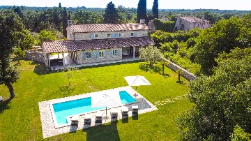 Spacious Countryside Villa with Pool near Marčana