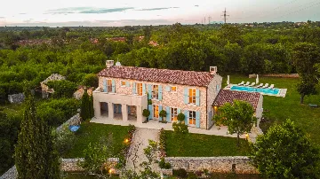 Spacious Countryside Villa with Pool near Marčana