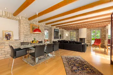 Spacious Countryside Villa with Pool near Marčana