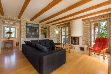 Spacious Countryside Villa with Pool near Marčana