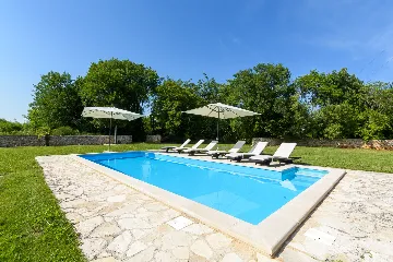 Spacious Countryside Villa with Pool near Marčana