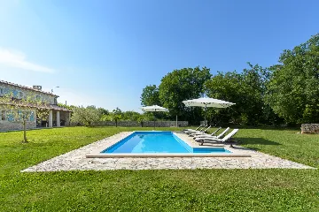 Spacious Countryside Villa with Pool near Marčana