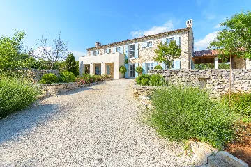 Spacious Countryside Villa with Pool near Marčana