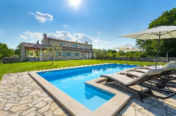 Spacious Countryside Villa with Pool near Marčana