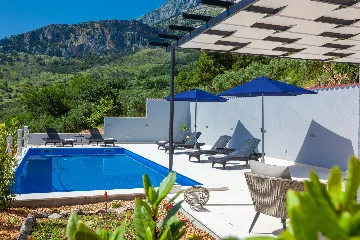 Stone Retreat Villa with Pool in Tučepi