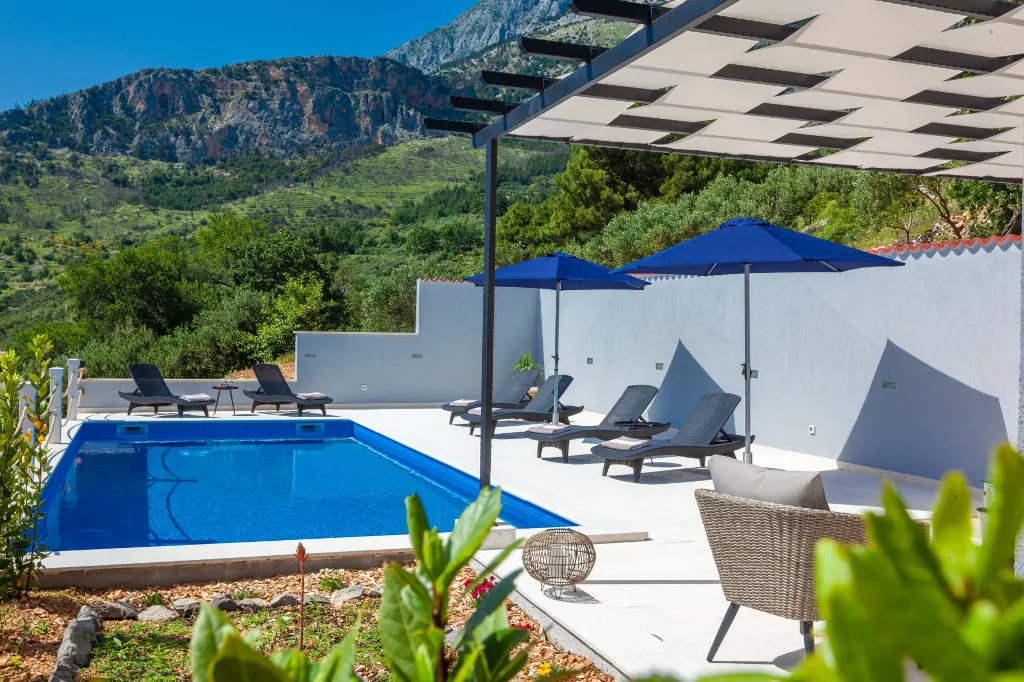 Stone Retreat Villa with Pool in Tučepi