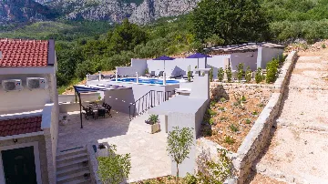 Stone Retreat Villa with Pool in Tučepi