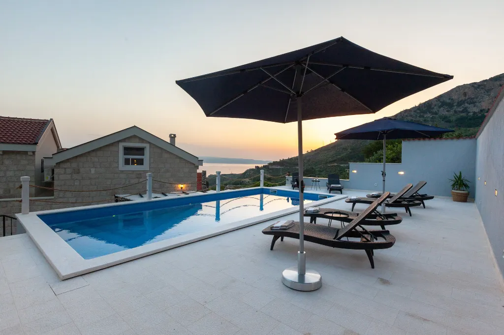 Stone Retreat Villa with Pool in Tučepi