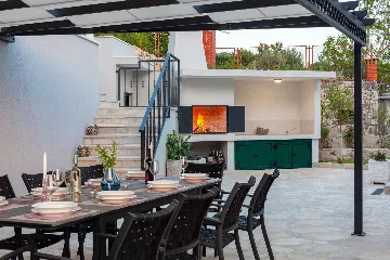 Stone Retreat Villa with Pool in Tučepi