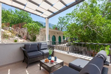 Stone Retreat Villa with Pool in Tučepi