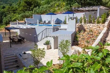 Stone Retreat Villa with Pool in Tučepi