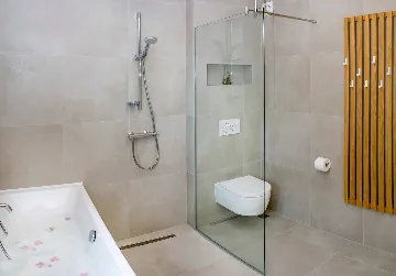 Contemporary Villa with Heated Pool in Omiš