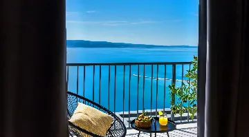 Contemporary Villa with Heated Pool in Omiš