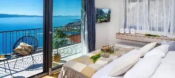 Contemporary Villa with Heated Pool in Omiš