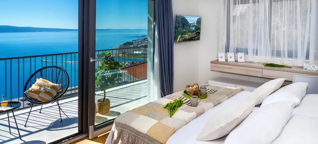 Contemporary Villa with Heated Pool in Omiš