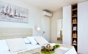 Contemporary Villa with Heated Pool in Omiš