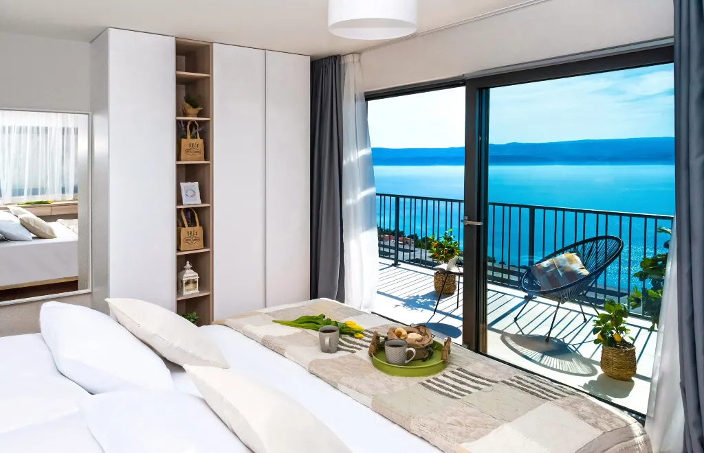 Contemporary Villa with Heated Pool in Omiš