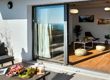 Contemporary Villa with Heated Pool in Omiš