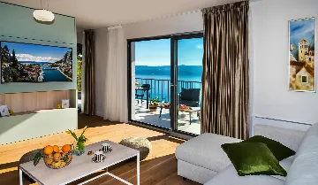 Contemporary Villa with Heated Pool in Omiš