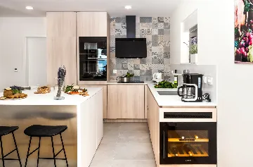 Contemporary Villa with Heated Pool in Omiš