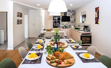 Contemporary Villa with Heated Pool in Omiš