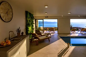 Contemporary Villa with Heated Pool in Omiš