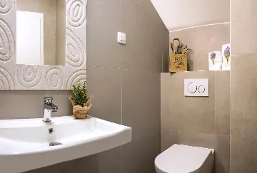 Contemporary Villa with Heated Pool in Omiš