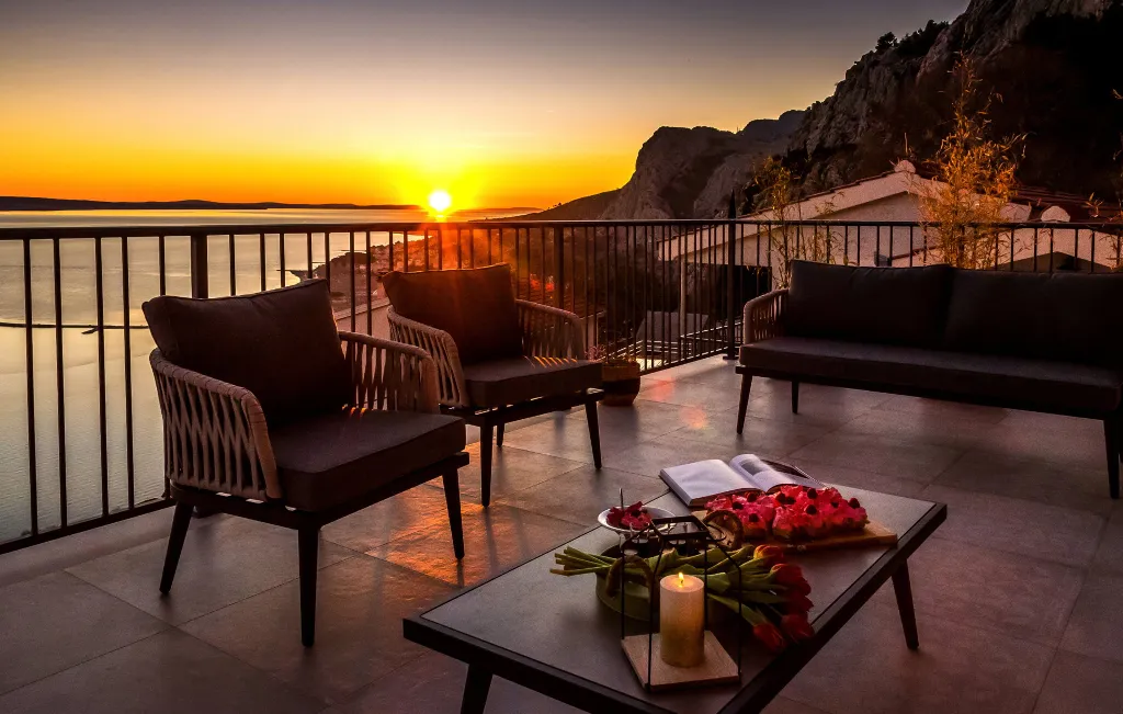 Contemporary Villa with Heated Pool in Omiš