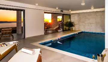 Contemporary Villa with Heated Pool in Omiš