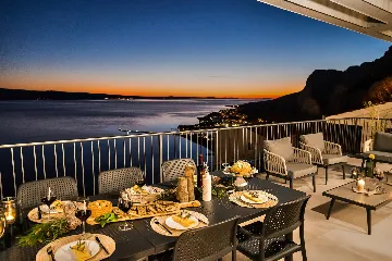 Contemporary Villa with Heated Pool in Omiš