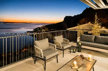 Contemporary Villa with Heated Pool in Omiš