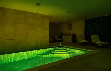 Contemporary Villa with Heated Pool in Omiš