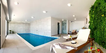 Contemporary Villa with Heated Pool in Omiš