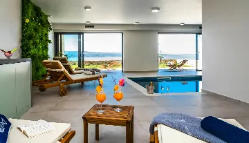 Contemporary Villa with Heated Pool in Omiš