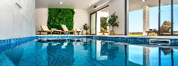 Contemporary Villa with Heated Pool in Omiš