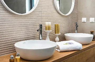 Contemporary Villa with Heated Pool in Omiš