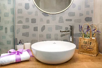 Contemporary Villa with Heated Pool in Omiš