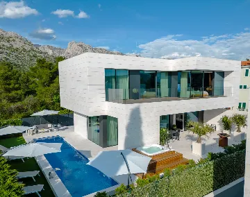 Modern Villa with Heated Pool in Starigrad Paklenica