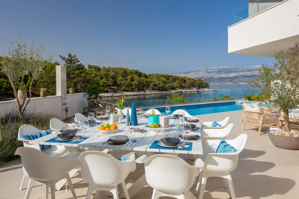 Seaside Villa Retreat with Pool in Splitska