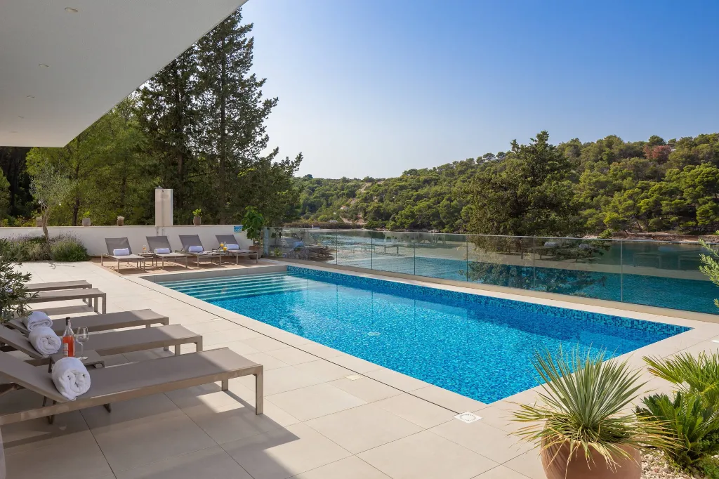 Seaside Villa Retreat with Pool in Splitska