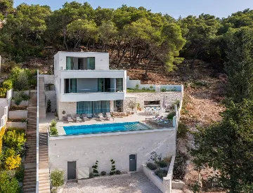 Seaside Villa Retreat with Pool in Splitska