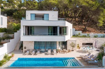 Seaside Villa Retreat with Pool in Splitska