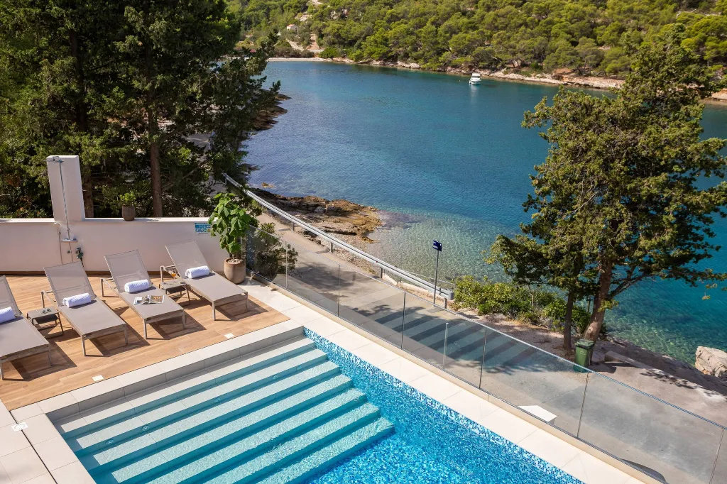 Seaside Villa Retreat with Pool in Splitska