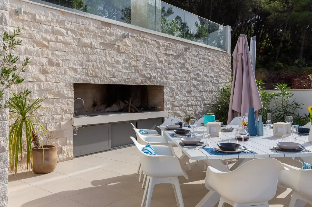 Seaside Villa Retreat with Pool in Splitska