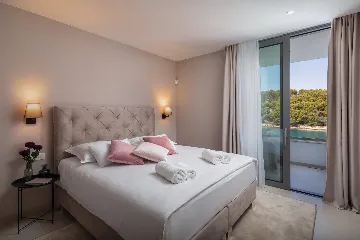 Seaside Villa Retreat with Pool in Splitska