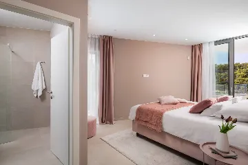 Seaside Villa Retreat with Pool in Splitska