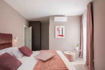 Seaside Villa Retreat with Pool in Splitska