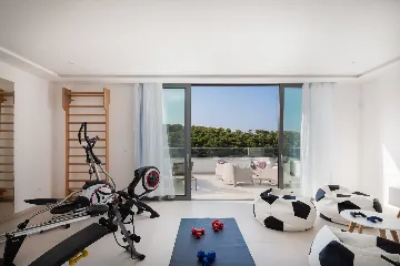 Seaside Villa Retreat with Pool in Splitska