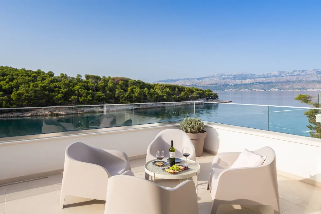 Seaside Villa Retreat with Pool in Splitska
