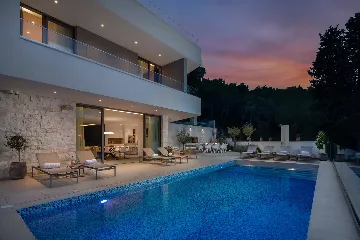 Seaside Villa Retreat with Pool in Splitska